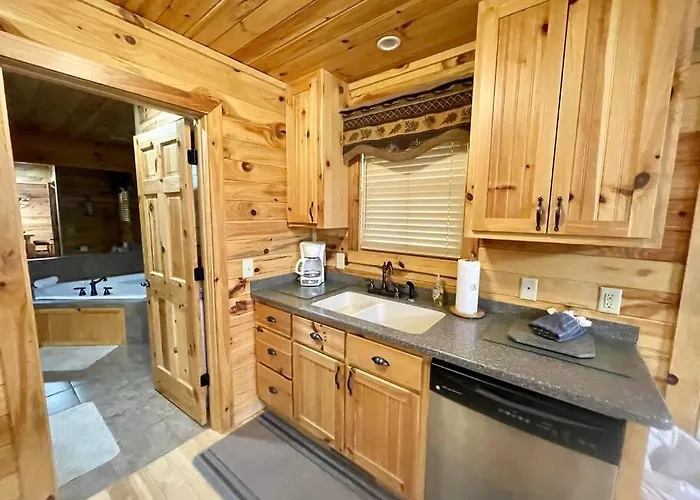 2 Bed Cabin Hot Tub Close To Helen #16