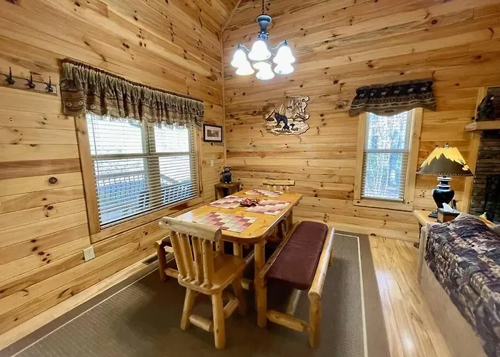 2 Bed Cabin Hot Tub Close To Helen #16