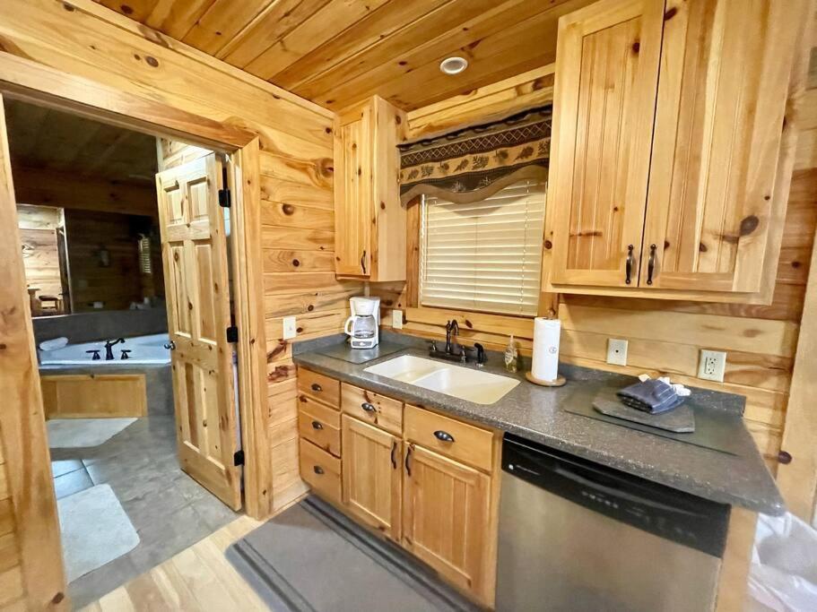 2 Bed Hot Tub Close To #16 Holiday home *