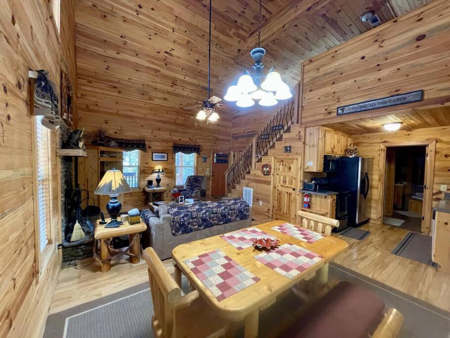 2 Bed Hot Tub Close To #16 * Helen