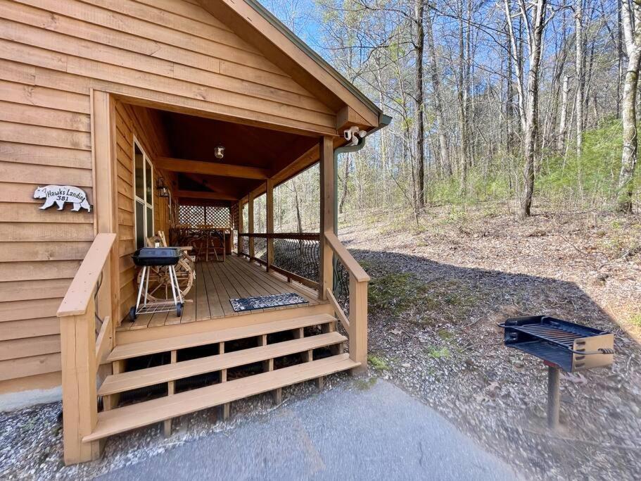 2 Bed Hot Tub Close To #16 *