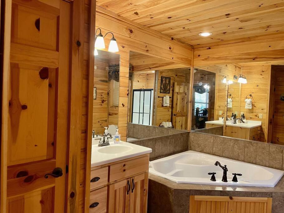 2 Bed Hot Tub Close To #16 Helen