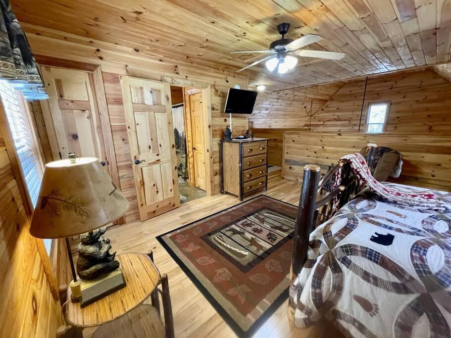 2 Bed Hot Tub Close To #16 * Helen