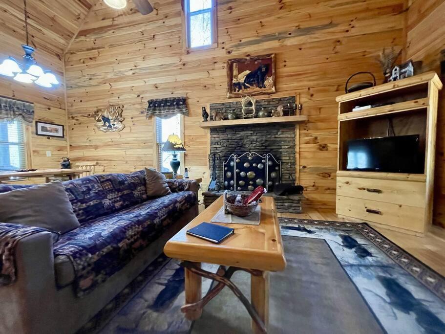 2 Bed Hot Tub Close To #16 * Helen